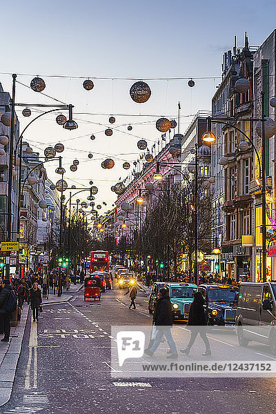 Oxford Street zu Weihnachten  London  England  Vereinigtes Königreich  Europa