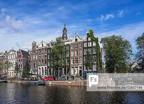 Häuser am Kloveniersburgwal-Kanal  Amsterdam  Nordholland  Niederlande  Europa