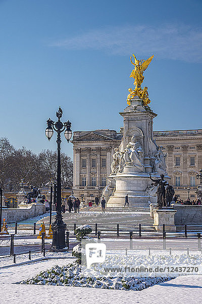 Buckingham Palace unter Schnee  London  England  Vereinigtes Königreich  Europa
