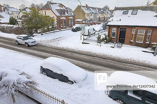Schneebedeckte Straßen  Renfrew  Schottland  Vereinigtes Königreich  Europa