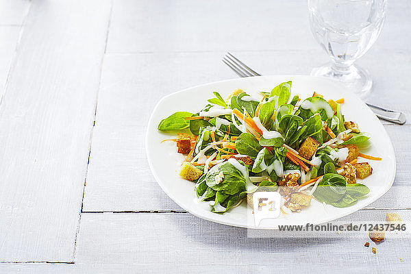 Autumnal salad with lamb's lettuce  carrots  slaw  croutons and walnuts