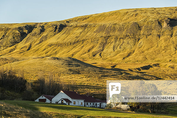Bauernhof im ländlichen Island an der Südküste des Landes; Island
