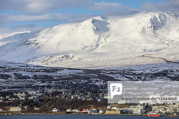 Die Stadt Akureyri in Nordisland  Aklureyi  Island