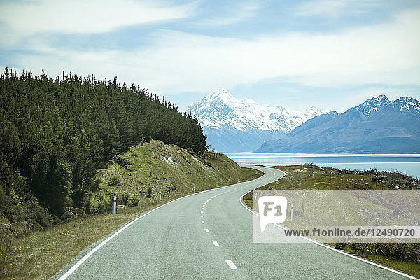 The Road To Mount Cook National Park In New Zealand