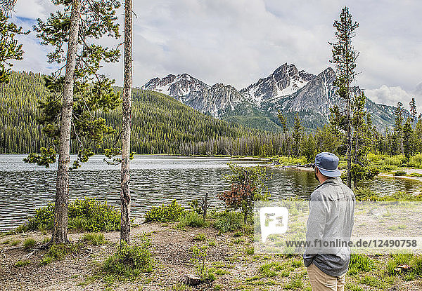 Looking at Lake Stanley and the Sawtooth Mountains