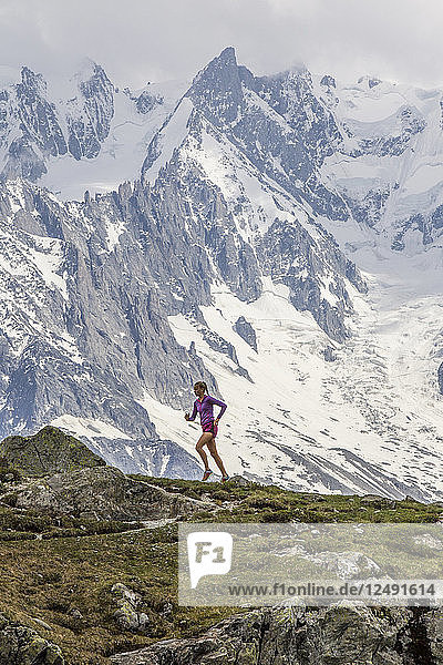 Mädchen-Trailrunning in Chamonix rund um den Chesery-See