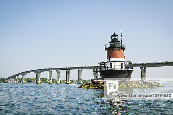 Plum Beach Leuchtturm vor der Jamestown Bridge  Rhode Island