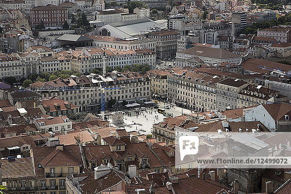 Ansicht eines Pedro Iv-Platzes von oberhalb des Sao Jorge in Lissabon  Portugal