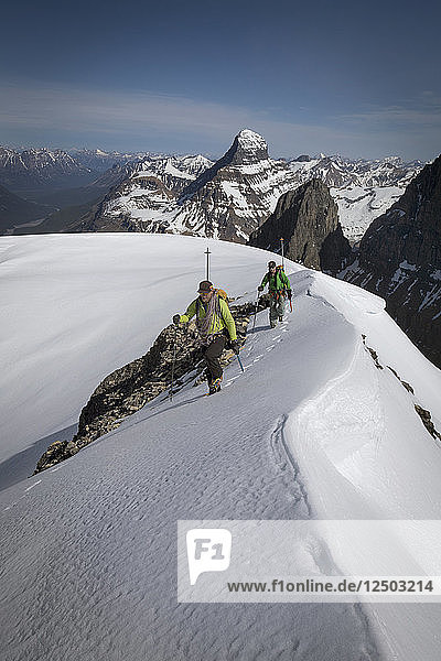 Skiwandern auf dem Gipfel des Jasper National Park  Alberta  Kanada