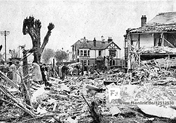 Luftangriffsschäden  Clacton-on-Sea  Essex  Zweiter Weltkrieg  April 1940. Künstler: Unbekannt