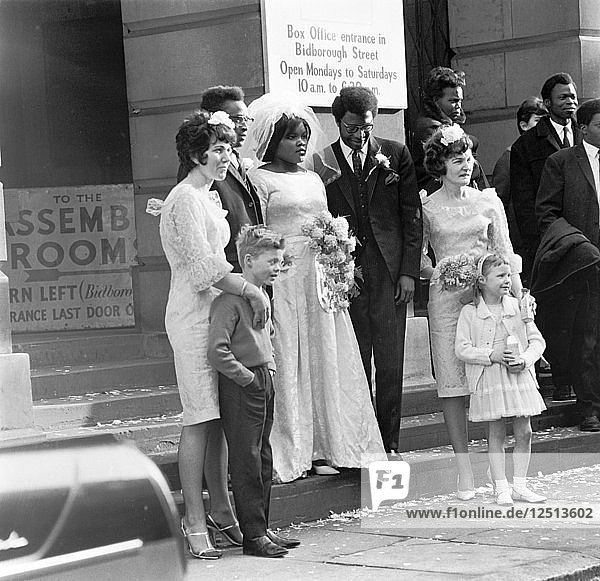 Hochzeitsfeier  Camden  London  1969. Künstler: Henry Grant