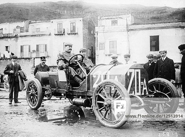 Vincenzo Lancia bei der Teilnahme am Rennen Targa Florio  Sizilien  April 1907. Künstler: Unbekannt
