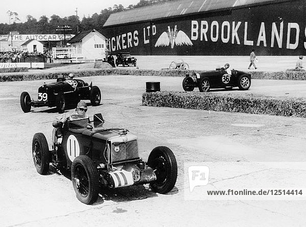 Aktion beim Rennen um die British Empire Trophy  Brooklands  Surrey  1935. Künstler: Unbekannt