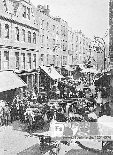 Ein Markt in der Little Earl Street  Blick nach Osten  East London. Künstler: Unbekannt