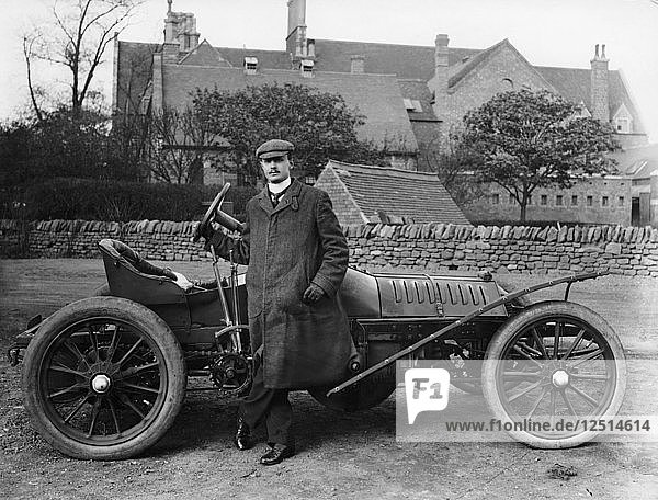 Charles Stewart Rolls mit einem Wolseley von 1905  um 1905. Künstler: Unbekannt