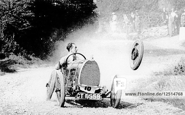 Raymond Mays Bugatti verliert ein Rad  (frühe 1930er Jahre?). Künstler: Unbekannt