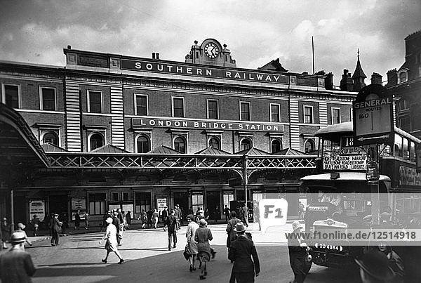 London Bridge Station  Southwark  London  ca. 1920-c1930. Künstler: George Davison Reid