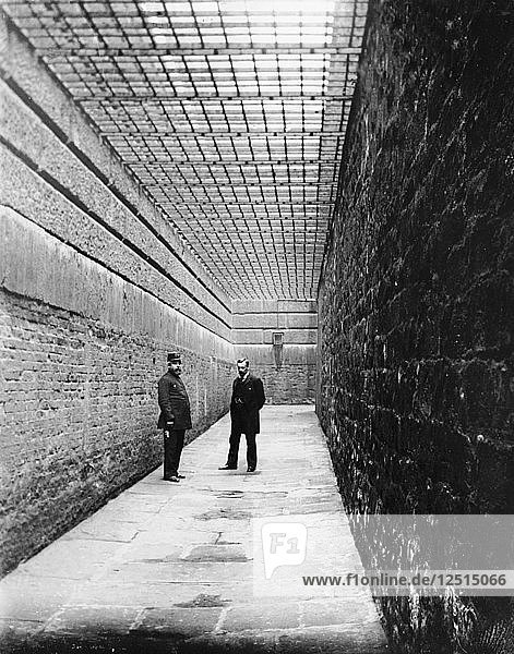 Old Newgate Prison  London. Artist: Unknown