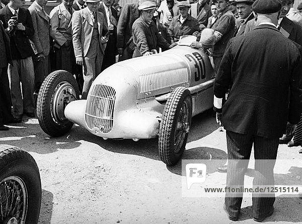 Mercedes-Benz W25 at the French Grand Prix  Montlhery  1934. Artist: Unknown