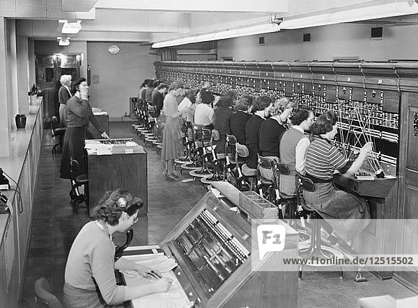 Telefonzentrale in Cadley Hall  1951. Künstler: Unbekannt