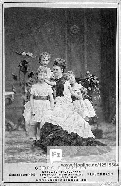 Prinzessin von Wales und ihre drei Töchter Louisa  Victoria und Maud  um 1874. Künstler: Unbekannt