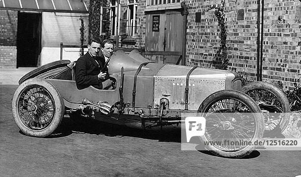 Matthew Park am Steuer eines Vauxhall 3 Liter  1922. Künstler: Unbekannt