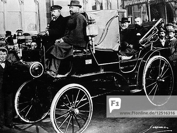 Gottlieb Daimler in einem Canstatt-Daimler  1896. Künstler: Unbekannt