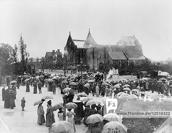 St. Catherines Kirche  Hatcham  London  niedergebrannt von Suffragetten am 6. Mai 1913. Künstler: Unbekannt