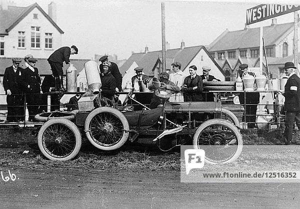 T Thornycroft mit seinem Thornycroft-Wagen bei einem TT-Rennen  1908. Künstler: Unbekannt