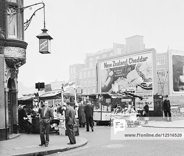 Tubby Isaacs Verkaufsstand  Middlesex Street  Aldgate  London  (1960er Jahre?). Künstler: Unbekannt