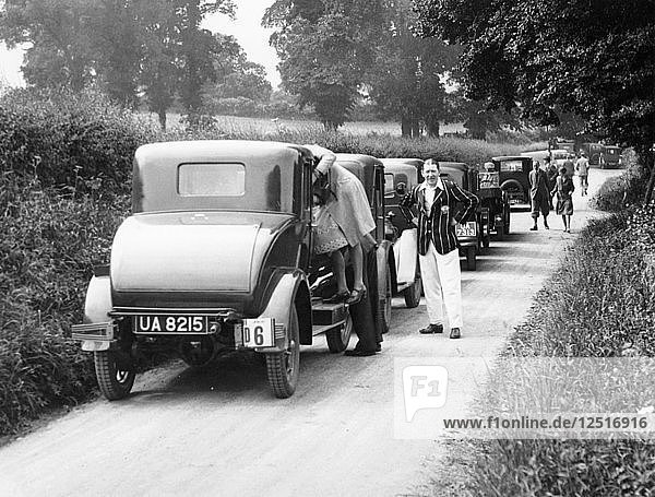 Verkehrsstau auf einer Landstraße  1920er Jahre. Künstler: Unbekannt