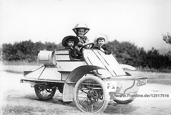 1905 Rexette 5 hp tricar  (c1905?). Artist: Unknown