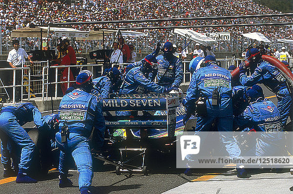 Boxenstopp für Michael Schumachers Benetton-Ford  1994. Künstler: Unbekannt