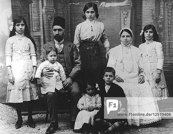 Jüdische Familie in Bagdad  1912. Künstler: Unbekannt