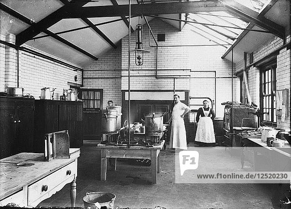 Im Inneren der alten Rowntree-Fabrikküche  York  Yorkshire  um 1889 bis 1911. Künstler: Unbekannt