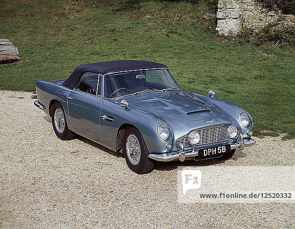 Ein Aston Martin DB5 Sportwagen von 1964. Künstler: Unbekannt