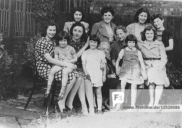 Deutsch-jüdische Flüchtlinge im Harris House  Southport  Lancashire  1938-1939. Künstler: Unbekannt