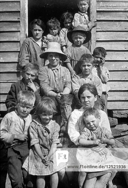 Laurel Wheeler und Familie  Buena Vista  Rockbridge County  Virginia  USA  1916-1918. Künstler: Cecil Sharp