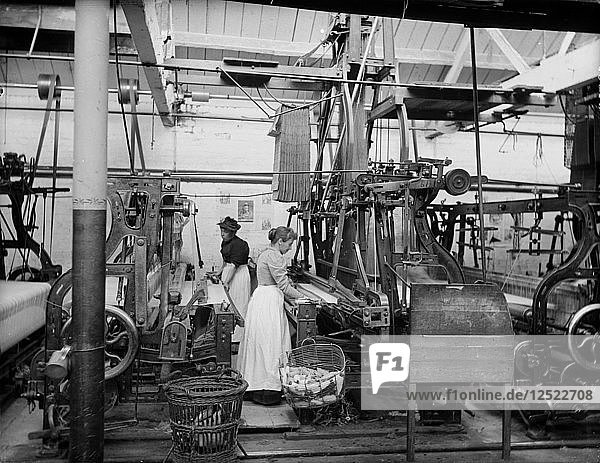 Earlys Blanket Factory  Witney  Oxfordshire  1897. Künstler: Henry Taunt