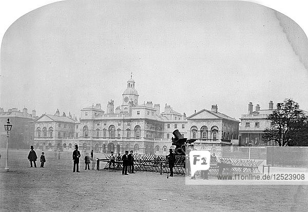 Westfassade der Horse Guards  Westminster  London  um 1860. Künstler: Roger Fenton