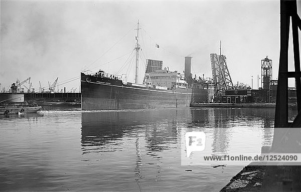 Das Schiff Commandant Dorise  ca. 1945-c1965. Künstler: SW Rawlings