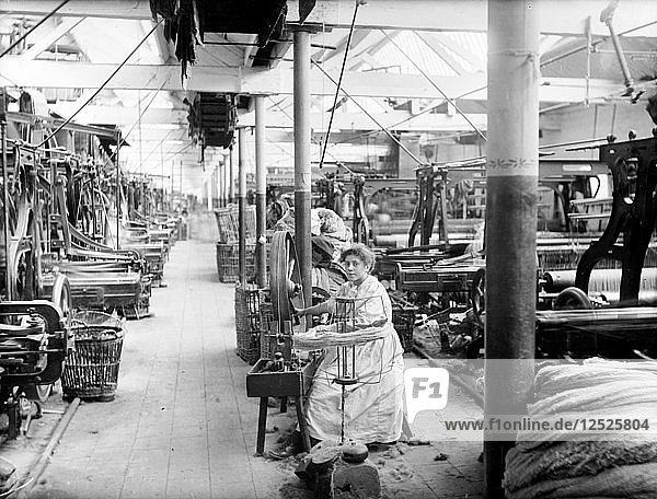 Frühe Bettdeckenfabrik  Witney  Oxfordshire  1898. Künstler: Henry Taunt