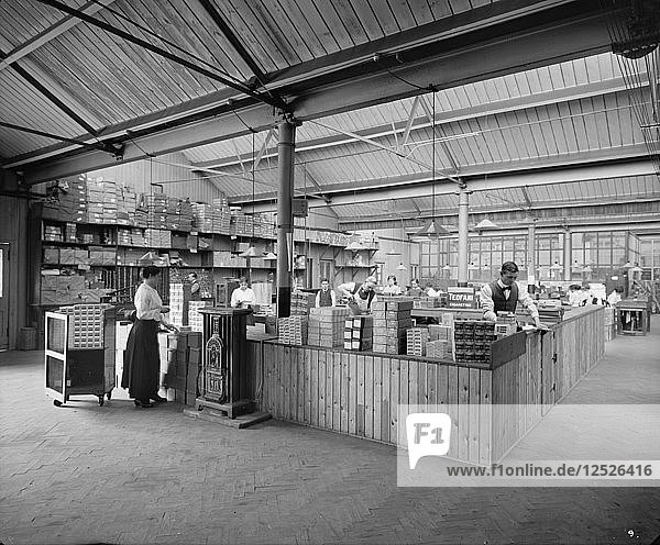 Teofani Zigarettenfabrik  Brixton  London  1916. Künstler: Bedford Lemere und Unternehmen