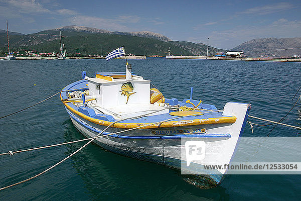 Boot im Hafen von Sami  Kefalonia  Griechenland