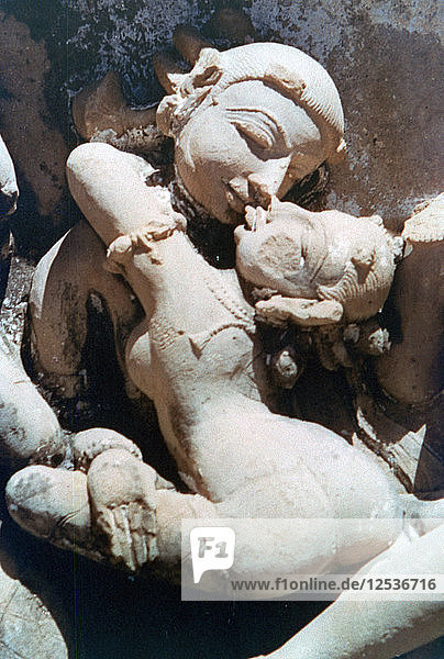Erotische Skulptur  Khajuraho  Indien. um 950-1050. (20. Jahrhundert). Künstler: Unbekannt