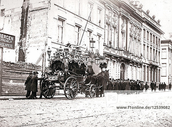 Pferdegezogener Leichenwagen  Antwerpen  1898Künstler: James Batkin
