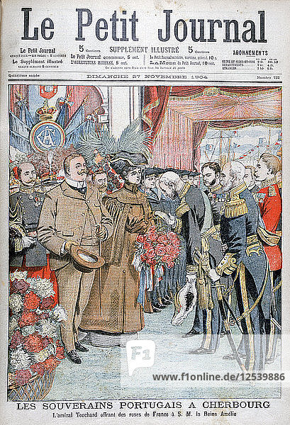 Der König und die Königin von Portugal  die von Admiral Touchard mit Blumen beschenkt werden  1904. Künstler: Unbekannt