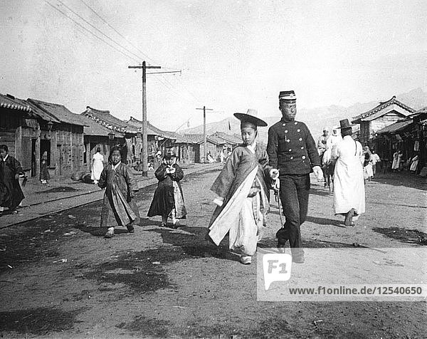 Straßenszene  Korea  um 1900. Künstler: Unbekannt