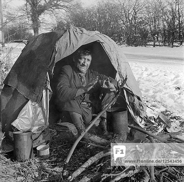 Behelfsmäßiger Unterstand  Great Missenden  Buckinghamshire  ca. 1946-c1959. Künstler: John Gay