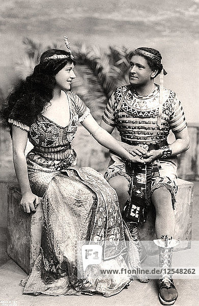 Ruth Vicent (1877-1955) und Roland Cunningham in einer Szene aus Amasis  Anfang des 20. Jahrhunderts: Dover Street Studios